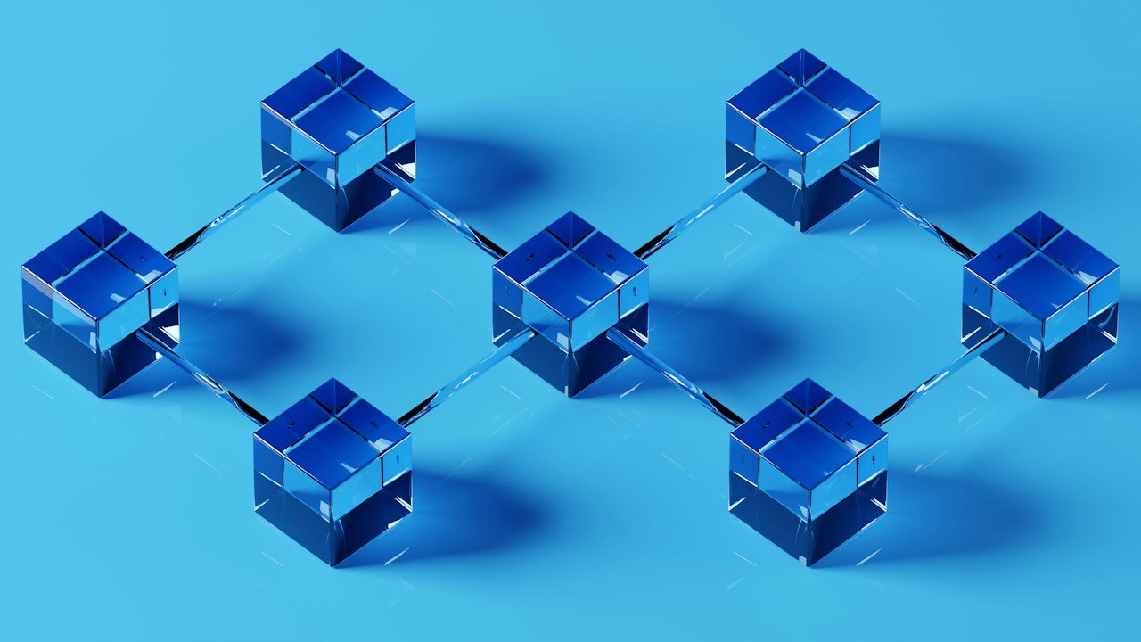 Connected blue blocks showing how the Ethereum Glamsterdam upgrade changes block building