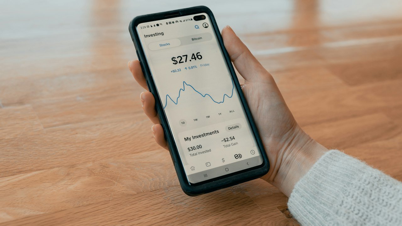 Person holding a smartphone, the device behind the Pi Network price prediction debate