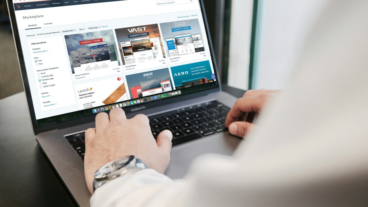 Person using a laptop to compare answers and sources in Perplexity Pro