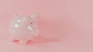 Pink ceramic piggy bank representing high yield savings account rates