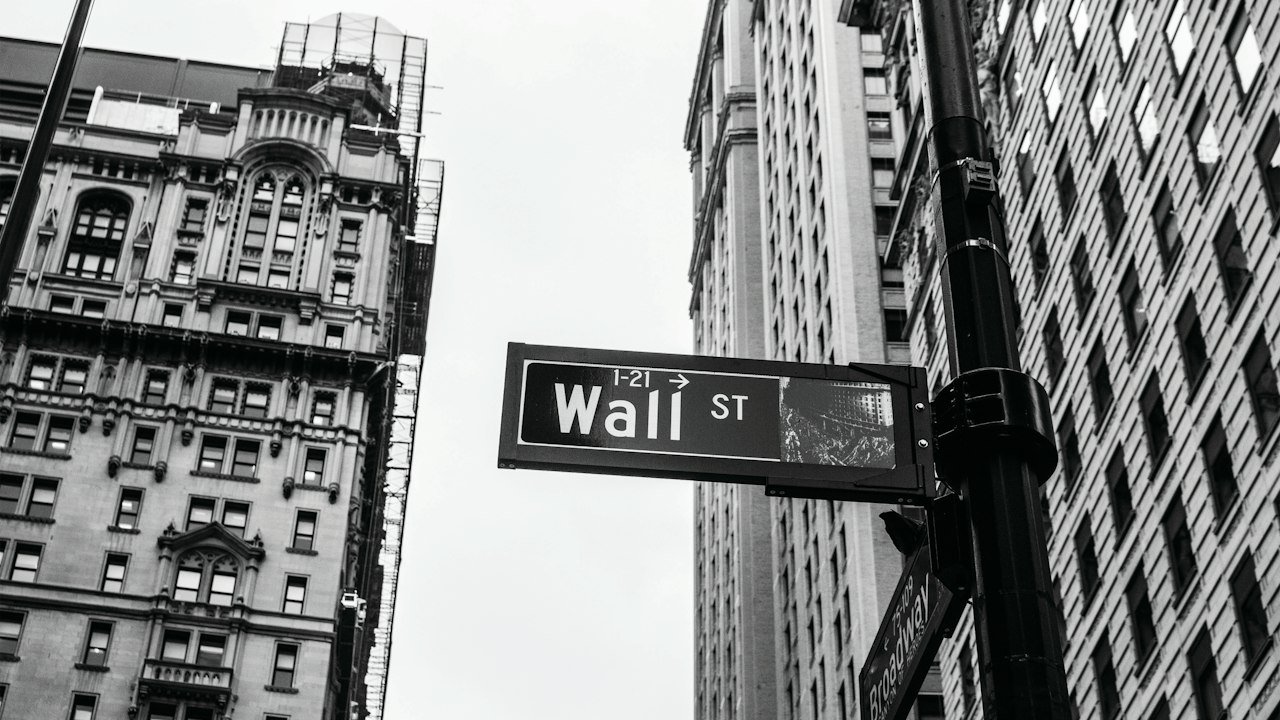 Wall Street sign where the S&P 500 earnings season plays out